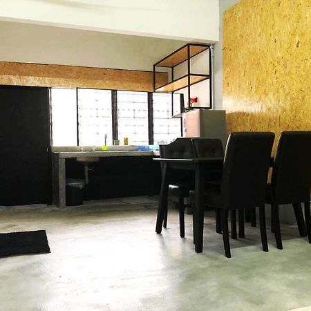 Panda Homestay 세렘반 외부 사진